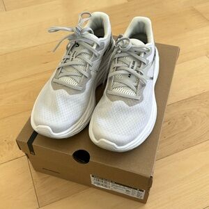 Salomon women’s aero glide running shoes, size 8.5